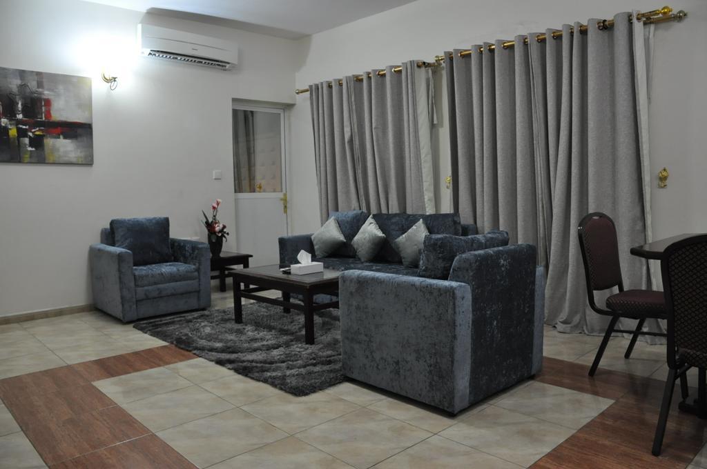 Sahara Hotel Apartments Mascate Esterno foto