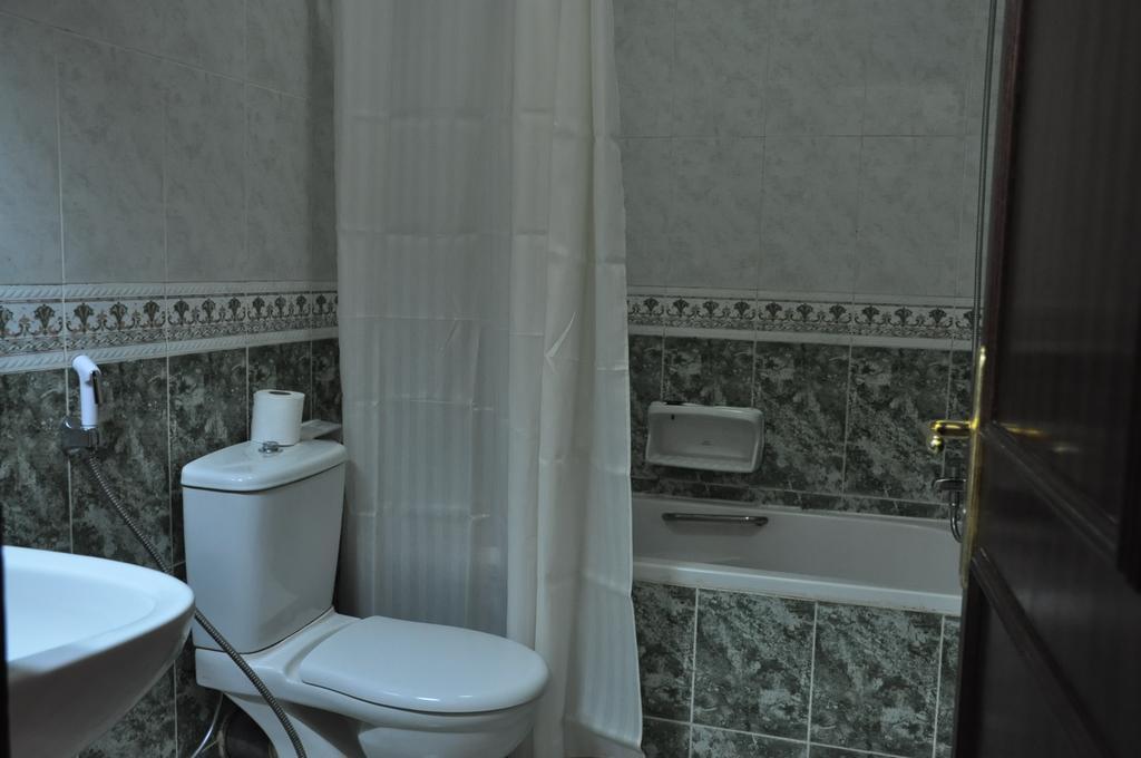 Sahara Hotel Apartments Mascate Esterno foto