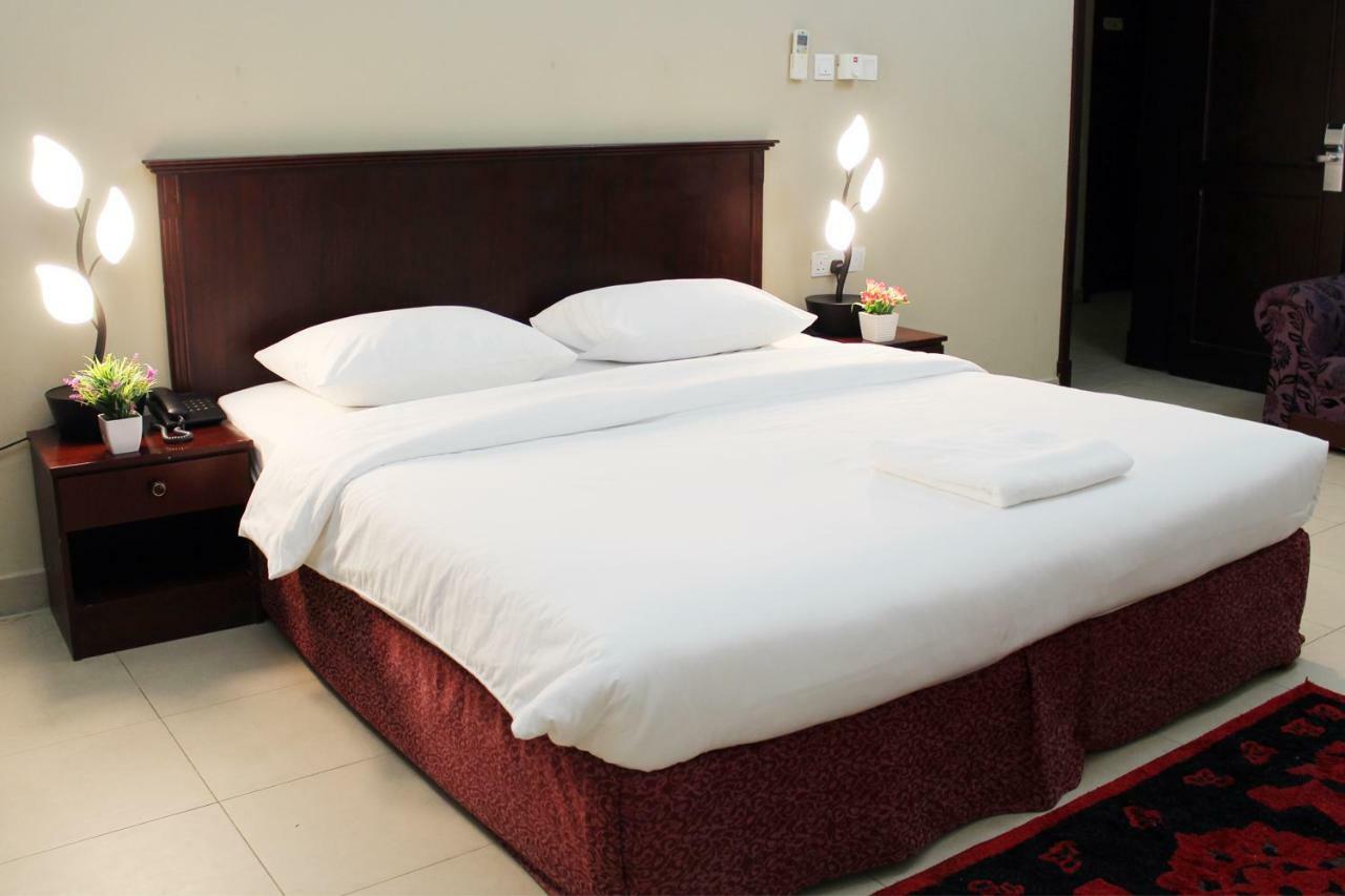 Sahara Hotel Apartments Mascate Esterno foto