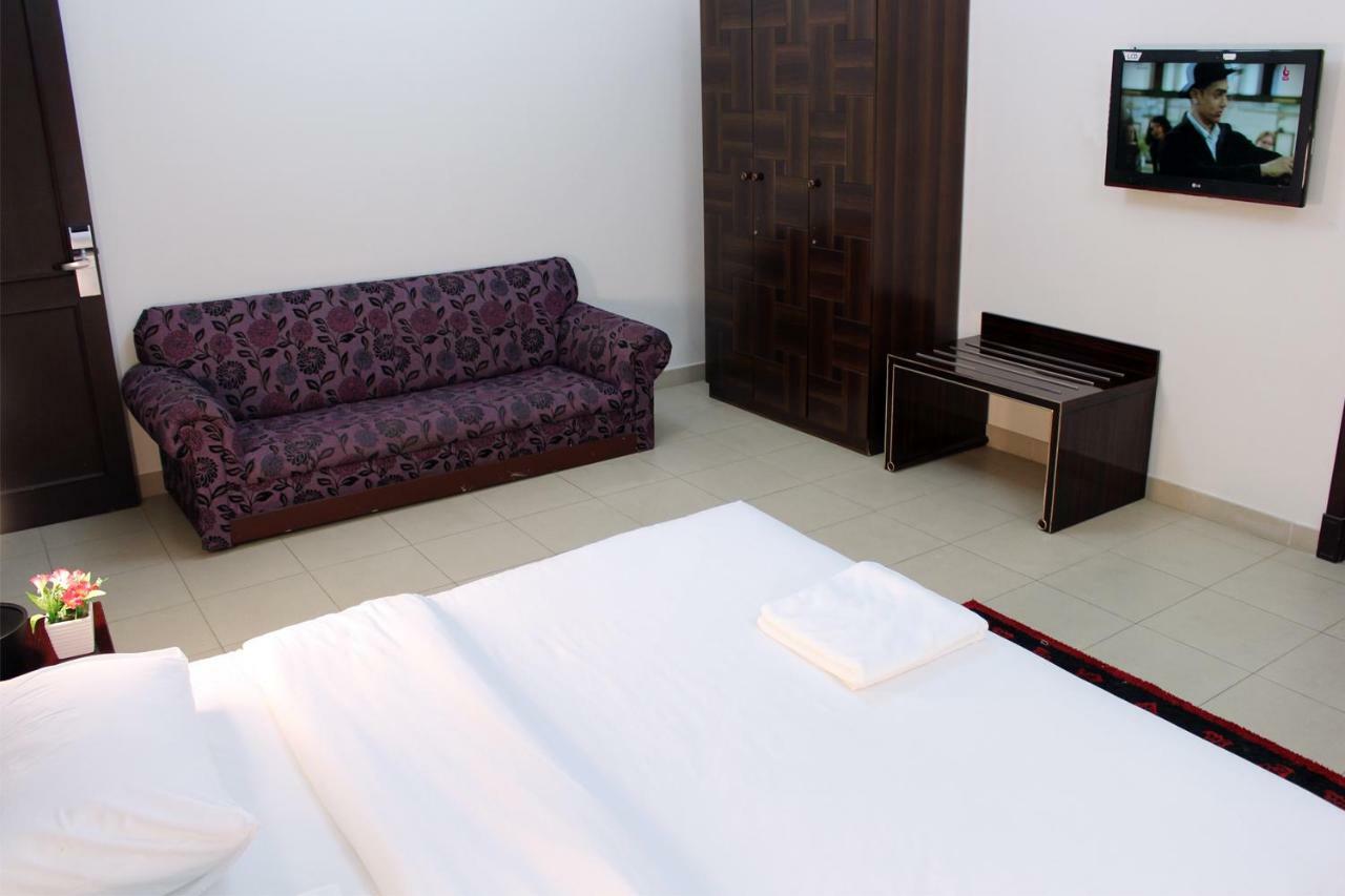 Sahara Hotel Apartments Mascate Esterno foto